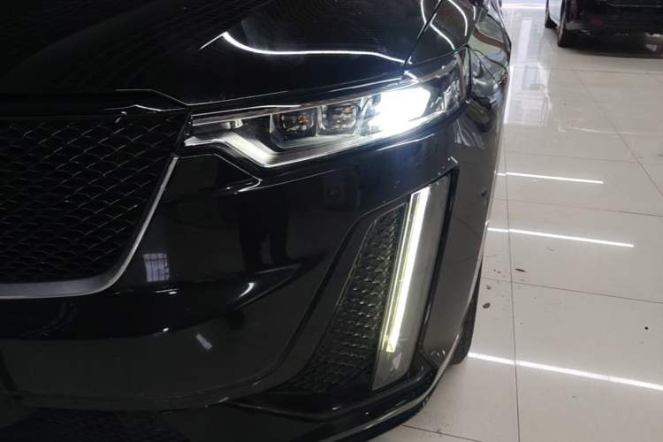 Used Cadillac XT6 2021 2.0T Six-Seater Four-Wheel-Drive Prestige Version Left Front Headlight