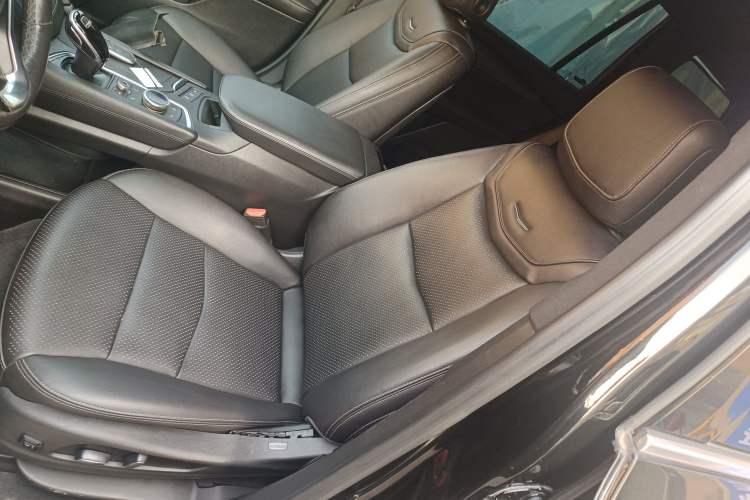 Used Cadillac XT6 2021 28T Six-Seater Fashion Edition Left Front Seat