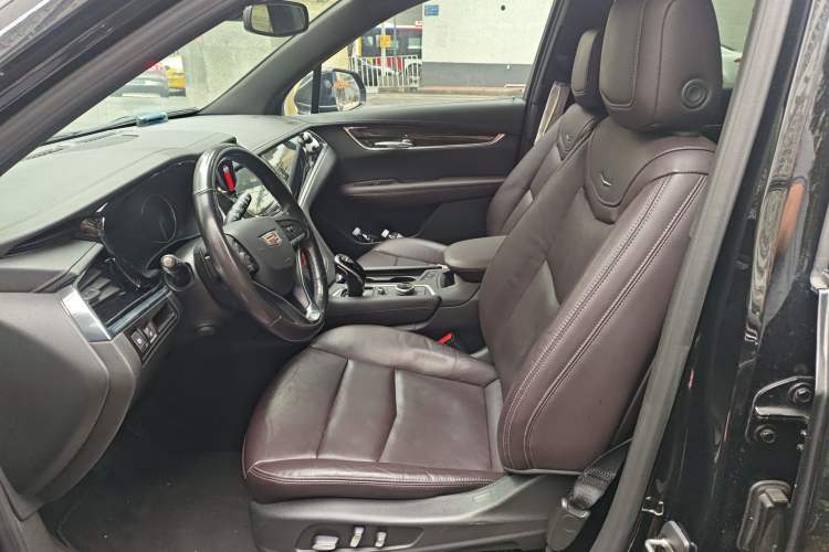 Used Cadillac XT6 2021 2.0T Six-Seater Four-Wheel-Drive Luxury Version Left Front Seat