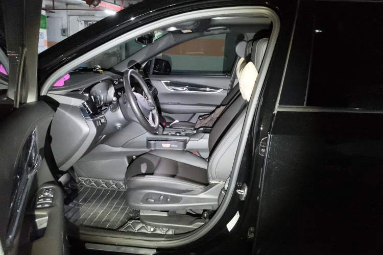 Used Cadillac XT6 2021 2.0T 6-Seater Two-Wheel Drive Luxury Version Left Front Seat