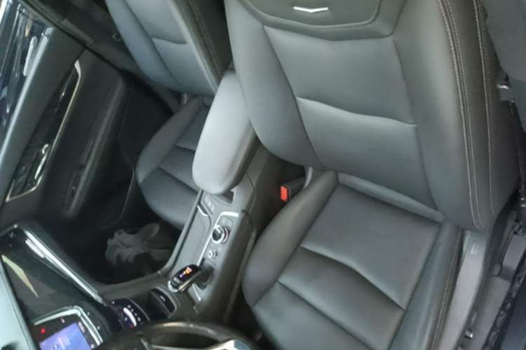 Used Cadillac XT6 2021 2.0T 6-Seater Two-Wheel Drive Luxury Version Left Front Seat