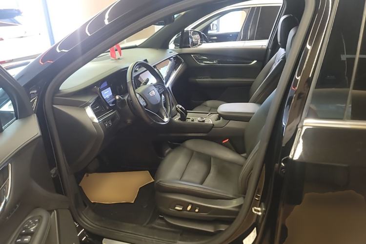 Used Cadillac XT6 2021 2.0T Six-Seater Four-Wheel-Drive Luxury Version Left Front Seat