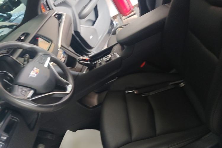 Used Cadillac XT6 2021 28T Six-Seater Fashion Edition Left Front Seat