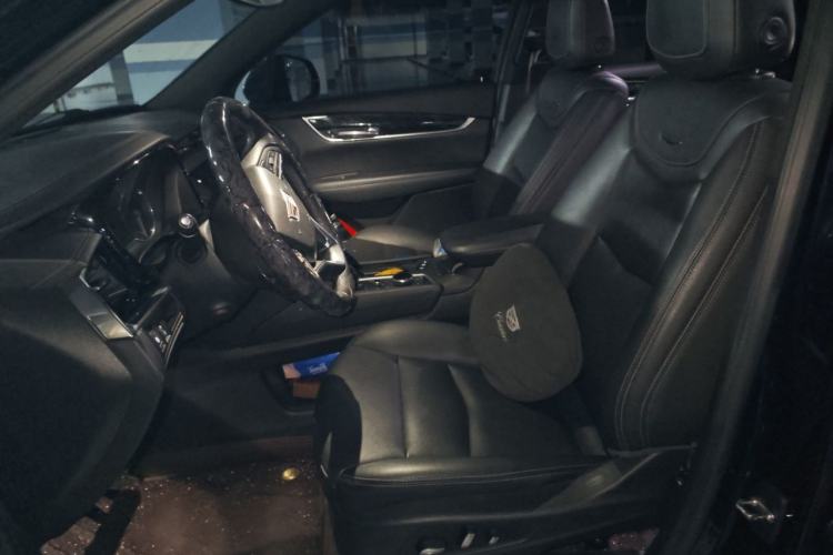 Used Cadillac XT6 2021 2.0T 6-Seater Two-Wheel Drive Luxury Version Left Front Seat