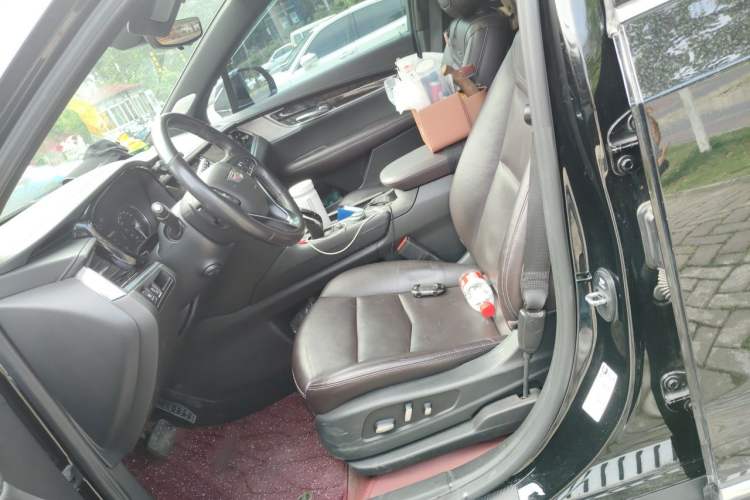 Used Cadillac XT6 2021 2.0T Six-Seater Four-Wheel-Drive Luxury Version Left Front Seat