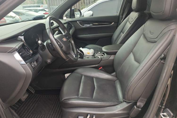 Used Cadillac XT6 2021 28T Six-Seater Four-Wheel-Drive Luxury Version Left Front Seat