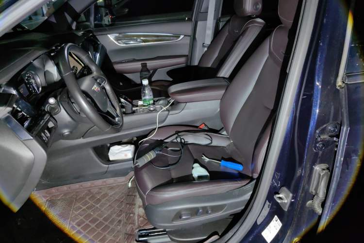 Used Cadillac XT6 2021 2.0T 7-Seater Two-Wheel-Drive Luxury Version Left Front Seat