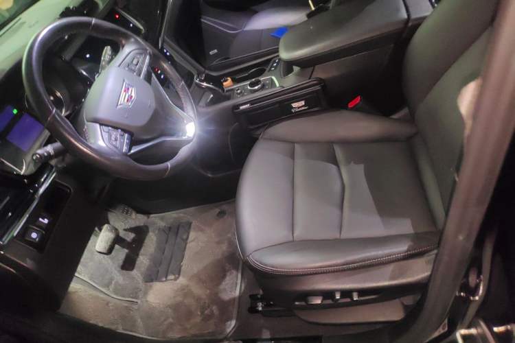 Used Cadillac XT6 2021 2.0T Six-Seater Four-Wheel-Drive Luxury Version Left Front Seat