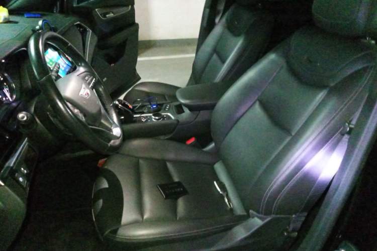 Used Cadillac XT6 2021 2.0T Seven-Seater Four-Wheel Drive Luxury Version Left Front Seat