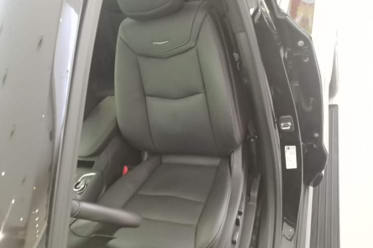 Used Cadillac XT6 2021 28T Six-Seater Four-Wheel-Drive Luxury Version Left Front Seat