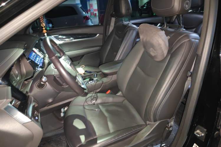 Used Cadillac XT6 2021 28T Six-Seater Four-Wheel-Drive Luxury Version Left Front Seat