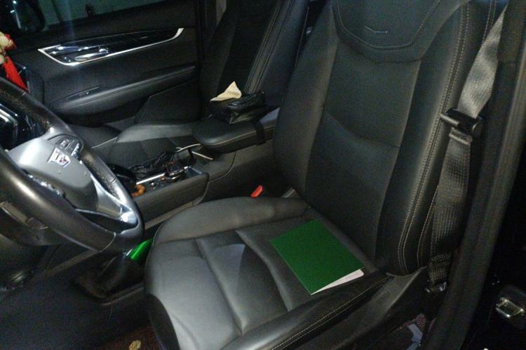 Used Cadillac XT6 2021 2.0T Six-Seater Four-Wheel-Drive Luxury Version Left Front Seat