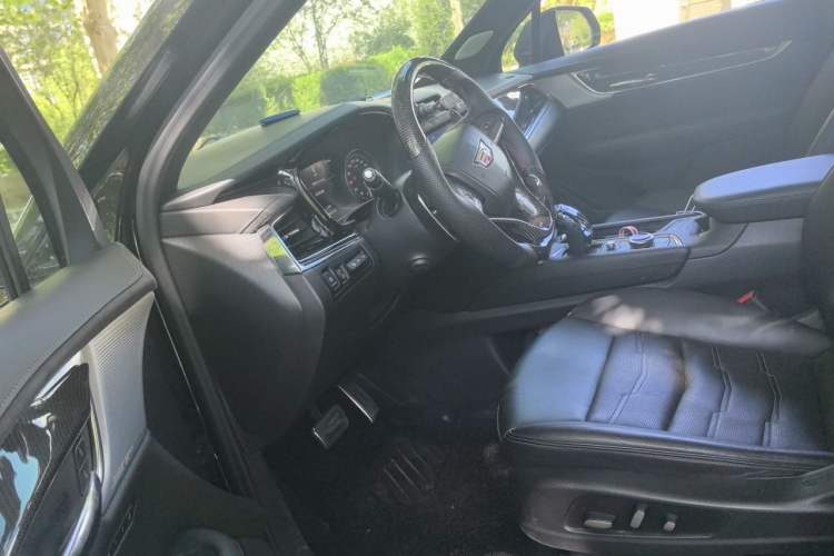 Used Cadillac XT6 2021 28T Six-Seater Four-Wheel-Drive Platinum Sport Edition Left Front Seat
