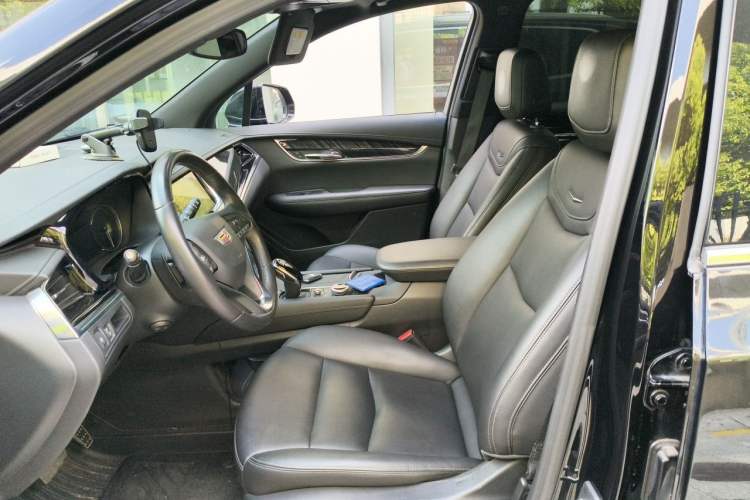 Used Cadillac XT6 2021 2.0T 6-Seater Two-Wheel Drive Luxury Version Left Front Seat