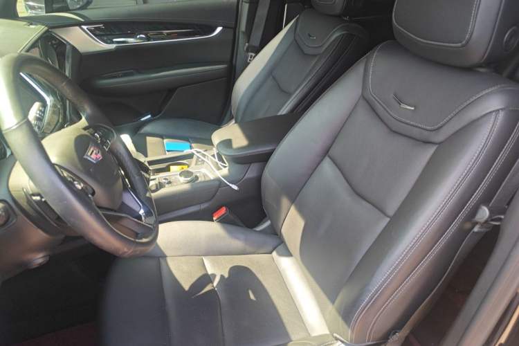 Used Cadillac XT6 2021 28T Six-Seater Four-Wheel-Drive Luxury Version Left Front Seat