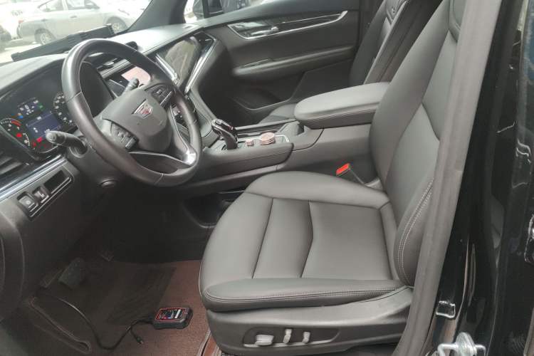 Used Cadillac XT6 2021 2.0T 7-Seater Two-Wheel-Drive Luxury Version Left Front Seat