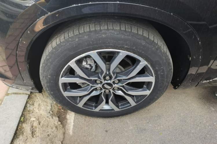 Used Cadillac XT6 2021 Revised Version 2.0T 6-Seater Four-Wheel Drive Premium Edition Left Front Wheel Hub