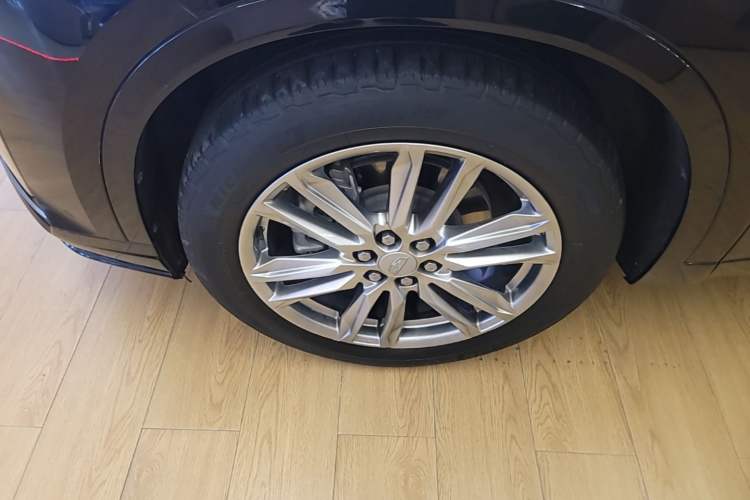 Used Cadillac XT6 2021 2.0T Six-Seater Four-Wheel-Drive Luxury Version Left Front Wheel Hub