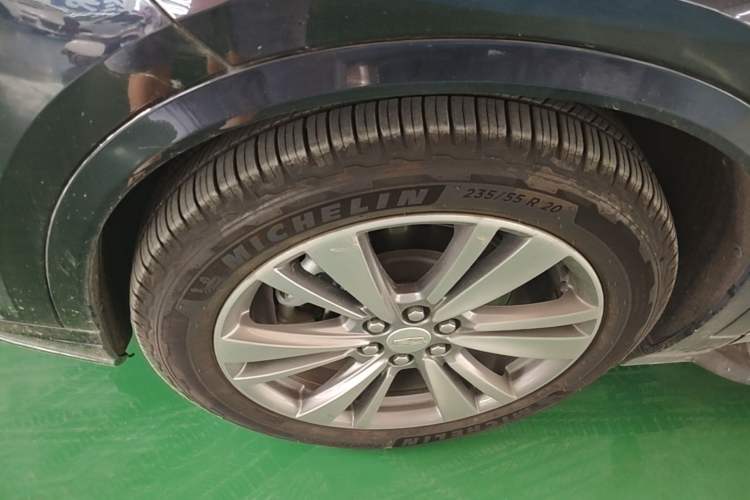 Used Cadillac XT6 2021 28T Six-Seater Four-Wheel-Drive Luxury Version Left Front Wheel Hub