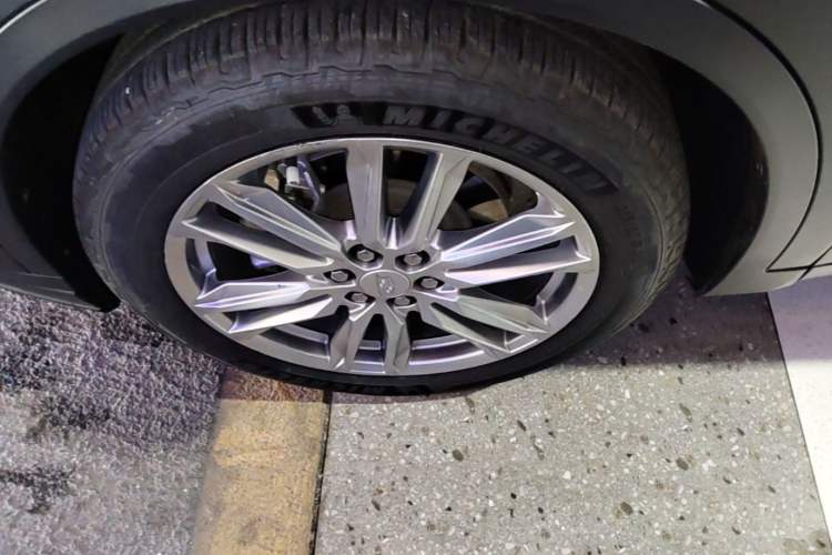 Used Cadillac XT6 2021 2.0T 6-Seater Two-Wheel Drive Luxury Version Left Front Wheel Hub