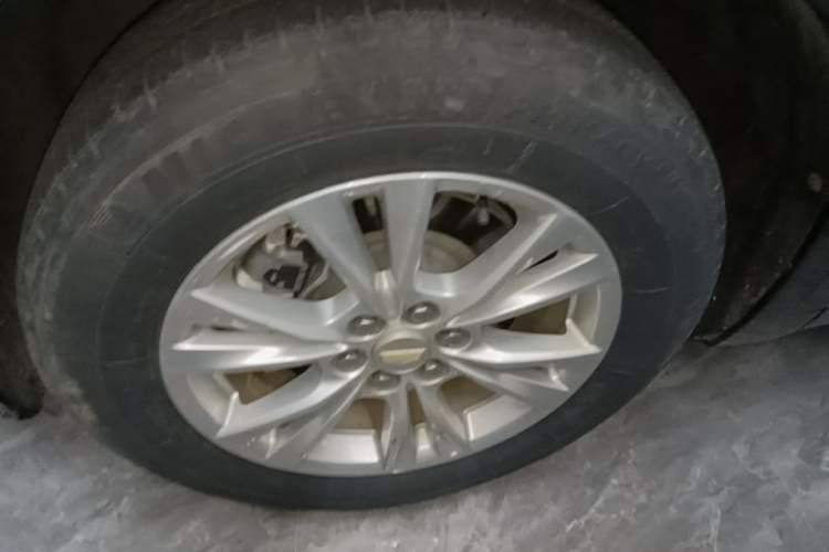 Used Cadillac XT6 2021 2.0T Seven-Seater Four-Wheel Drive Luxury Version Left Front Wheel Hub