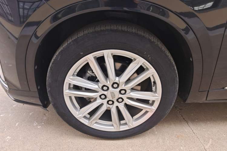 Used Cadillac XT6 2021 2.0T 6-Seater Two-Wheel Drive Luxury Version Left Front Wheel Hub