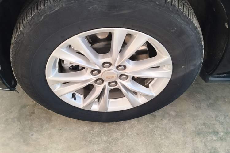 Used Cadillac XT6 2021 2.0T Six-Seater Four-Wheel-Drive Luxury Version Left Front Wheel Hub