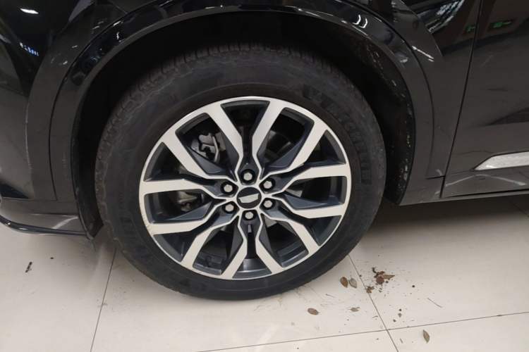 Used Cadillac XT6 2021 2.0T Six-Seater Four-Wheel-Drive Prestige Version Left Front Wheel Hub