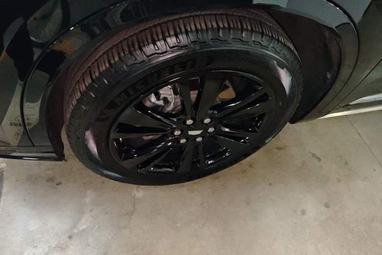 Used Cadillac XT6 2021 28T Six-Seater Four-Wheel-Drive Luxury Version Left Front Wheel Hub