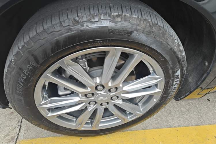 Used Cadillac XT6 2021 2.0T 7-Seater Two-Wheel-Drive Luxury Version Left Front Wheel Hub