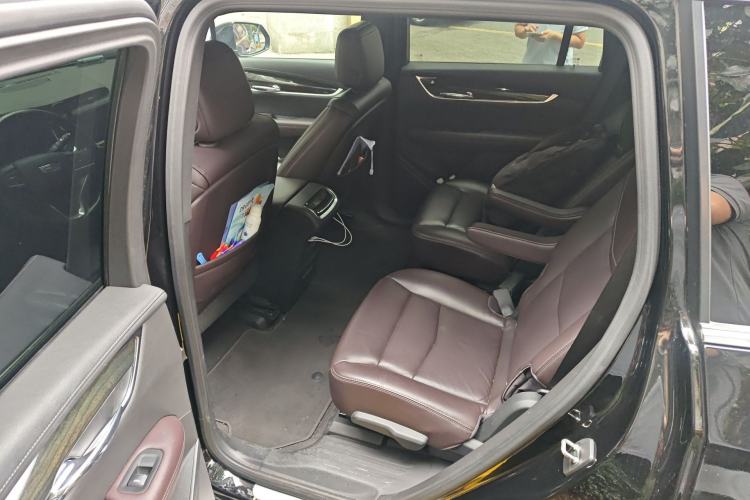 Used Cadillac XT6 2021 2.0T Six-Seater Four-Wheel-Drive Luxury Version Left Rear Seat