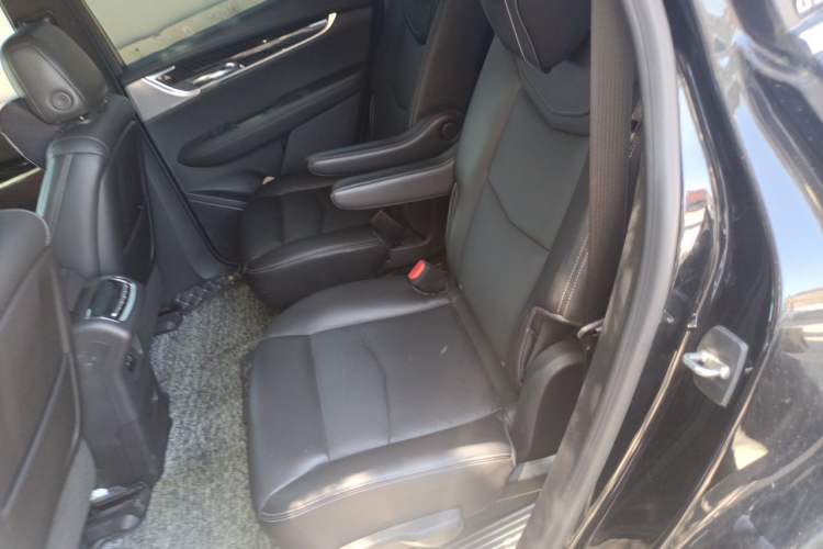 Used Cadillac XT6 2021 2.0T Six-Seater Four-Wheel-Drive Platinum Edition Left Rear Seat