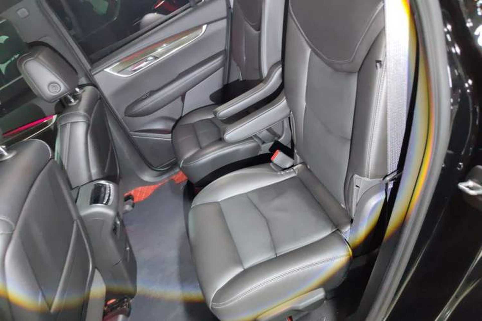 Used Cadillac XT6 2021 2.0T Six-Seater Four-Wheel-Drive Prestige Version Left Rear Seat