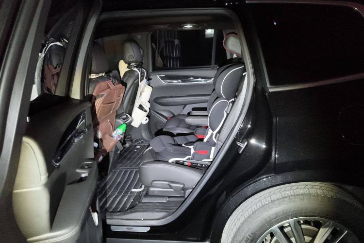 Used Cadillac XT6 2021 2.0T 6-Seater Two-Wheel Drive Luxury Version Left Rear Seat