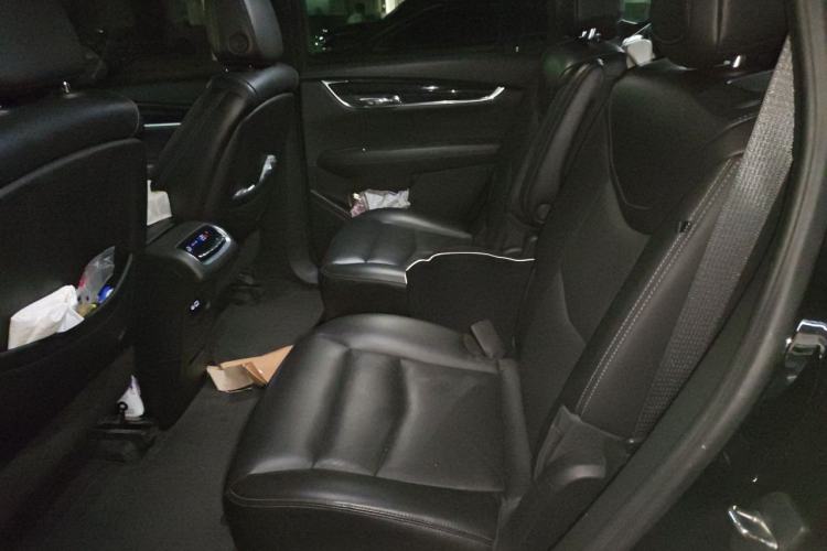 Used Cadillac XT6 2021 2.0T Six-Seater Four-Wheel-Drive Luxury Version Left Rear Seat