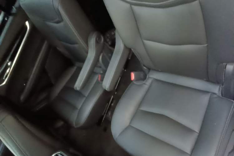 Used Cadillac XT6 2021 2.0T 6-Seater Two-Wheel Drive Luxury Version Left Rear Seat