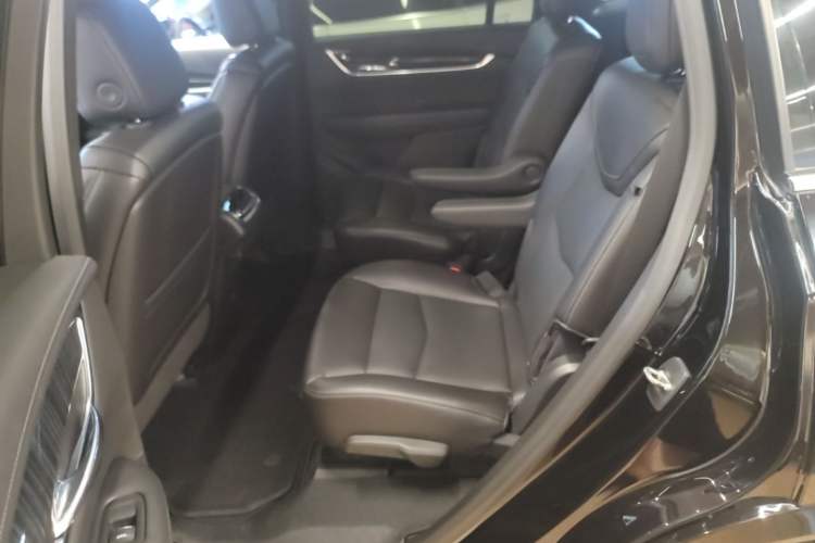 Used Cadillac XT6 2021 2.0T Six-Seater Four-Wheel-Drive Luxury Version Left Rear Seat