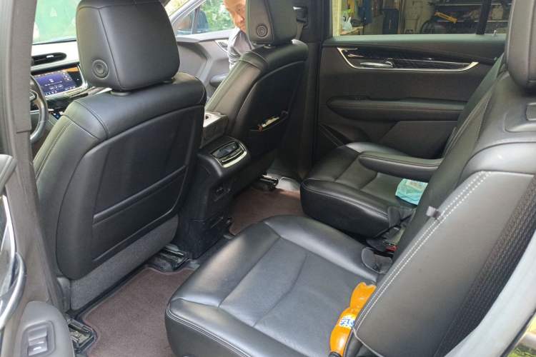 Used Cadillac XT6 2021 2.0T Six-Seater Four-Wheel-Drive Luxury Version Left Rear Seat