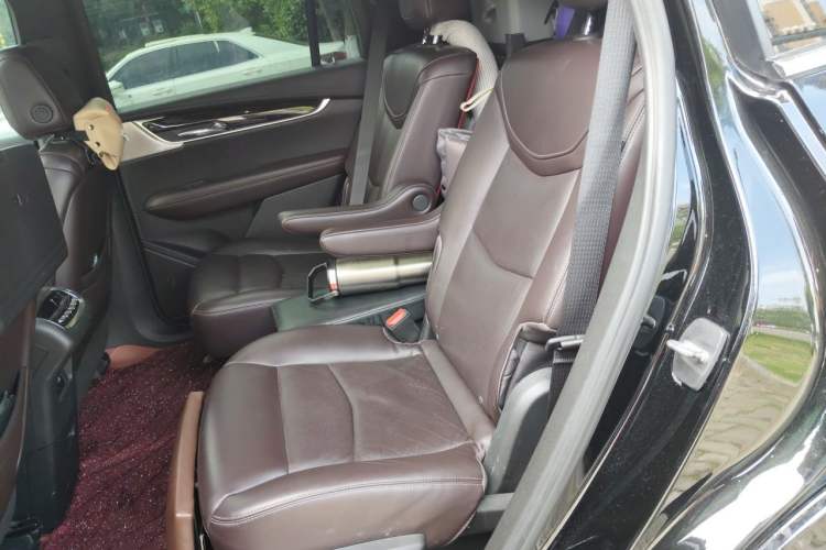 Used Cadillac XT6 2021 2.0T Six-Seater Four-Wheel-Drive Luxury Version Left Rear Seat