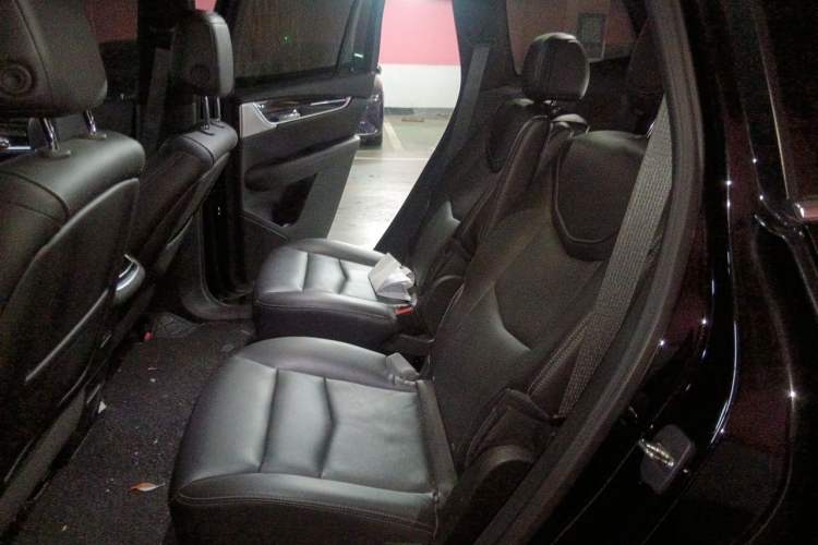 Used Cadillac XT6 2021 28T Six-Seater Four-Wheel-Drive Luxury Version Left Rear Seat