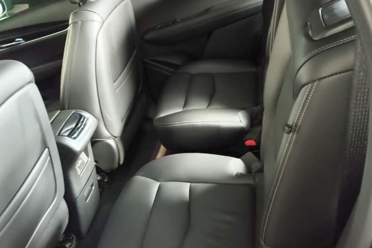 Used Cadillac XT6 2021 28T Six-Seater Four-Wheel-Drive Luxury Version Left Rear Seat