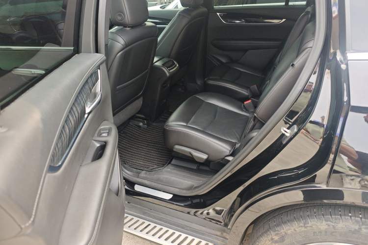 Used Cadillac XT6 2021 28T Six-Seater Four-Wheel-Drive Luxury Version Left Rear Seat