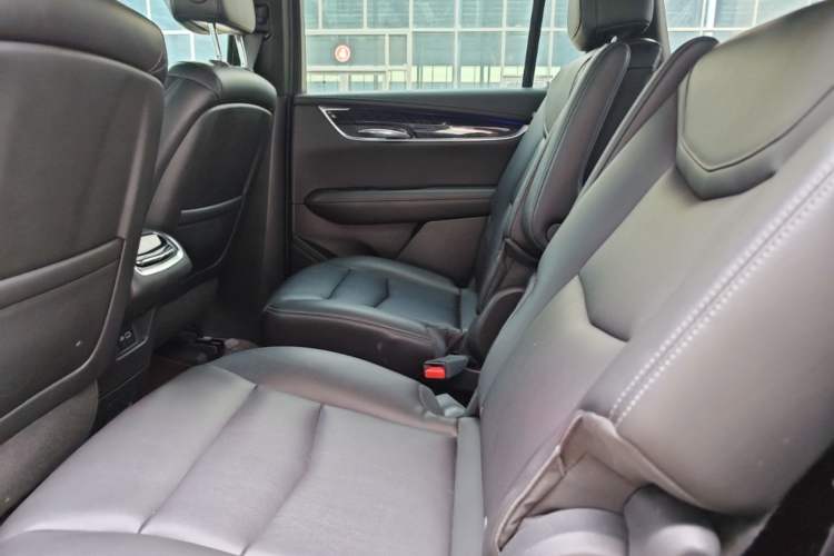 Used Cadillac XT6 2021 2.0T 6-Seater Two-Wheel Drive Luxury Version Left Rear Seat