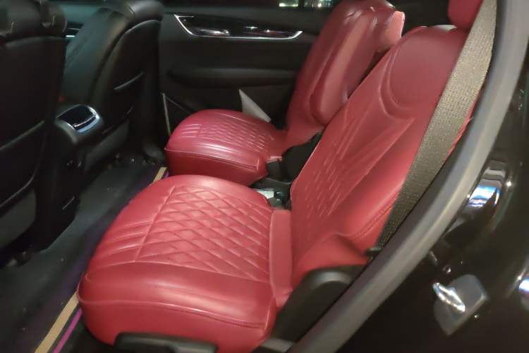 Used Cadillac XT6 2021 28T Six-Seater Four-Wheel-Drive Luxury Version Left Rear Seat