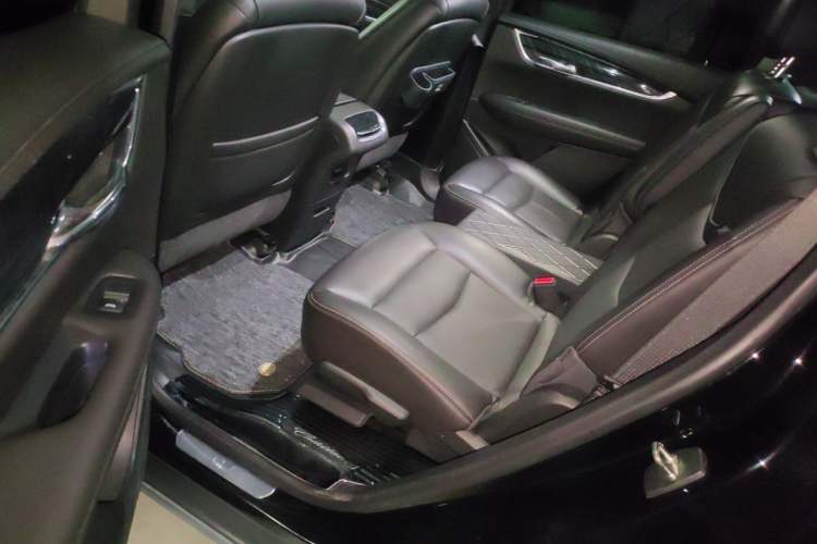 Used Cadillac XT6 2021 2.0T Six-Seater Four-Wheel-Drive Luxury Version Left Rear Seat