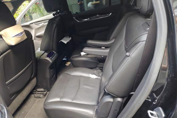 Used Cadillac XT6 2021 2.0T Six-Seater Four-Wheel-Drive Luxury Version Left Rear Seat