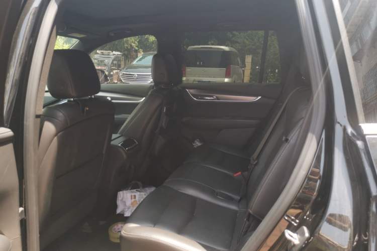 Used Cadillac XT6 2021 2.0T Seven-Seater Four-Wheel Drive Luxury Version Left Rear Seat