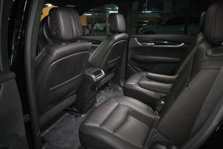 Used Cadillac XT6 2021 2.0T 6-Seater Two-Wheel Drive Luxury Version Left Rear Seat