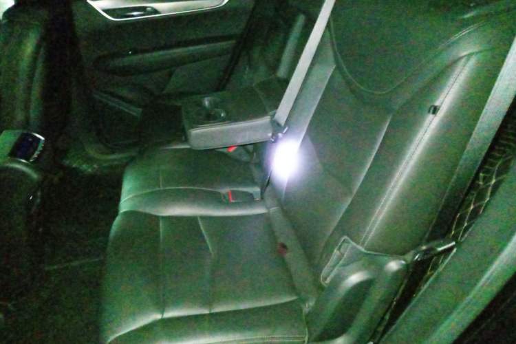 Used Cadillac XT6 2021 2.0T Seven-Seater Four-Wheel Drive Luxury Version Left Rear Seat