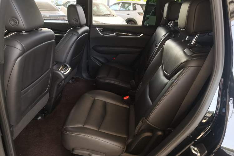 Used Cadillac XT6 2021 2.0T 6-Seater Two-Wheel Drive Luxury Version Left Rear Seat